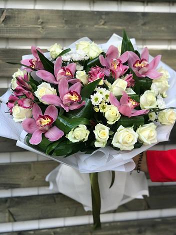 Букет цветов из: Розы и Хризантемы в Самотовино