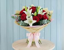 Букет цветов из:  Лилии и Розы в Самотовино