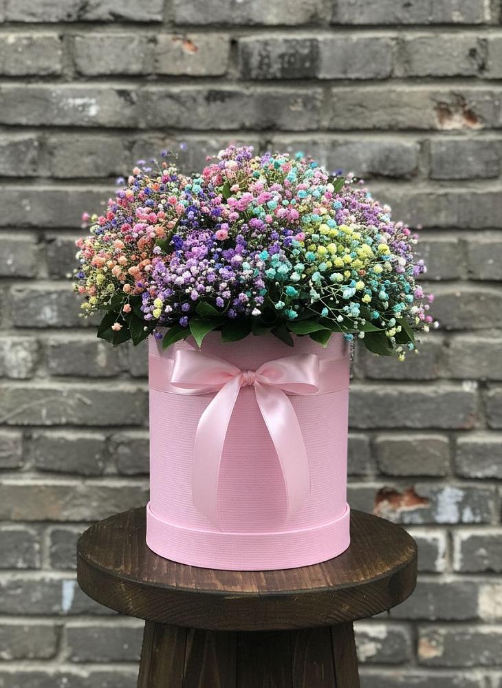 Цветочная композиция из Гипсофила и Розы в шляпной коробке в Самотовино