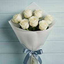 Букет 7 Белых роз Эдлесс Лав в Самотовино