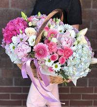 Композиция солнечный день в Самотовино Цветочная композиция из Розы, Хризантемы, Пионы и Лизиантусы в корзине в Самотовино