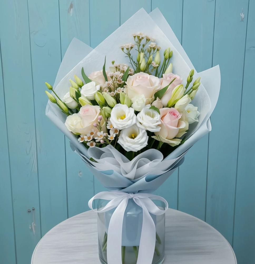 Букет цветов из: Розы и Лизиантусы в Самотовино