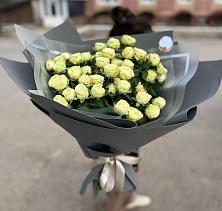 Букет Белые кустовые розы Солинеро в Самотовино