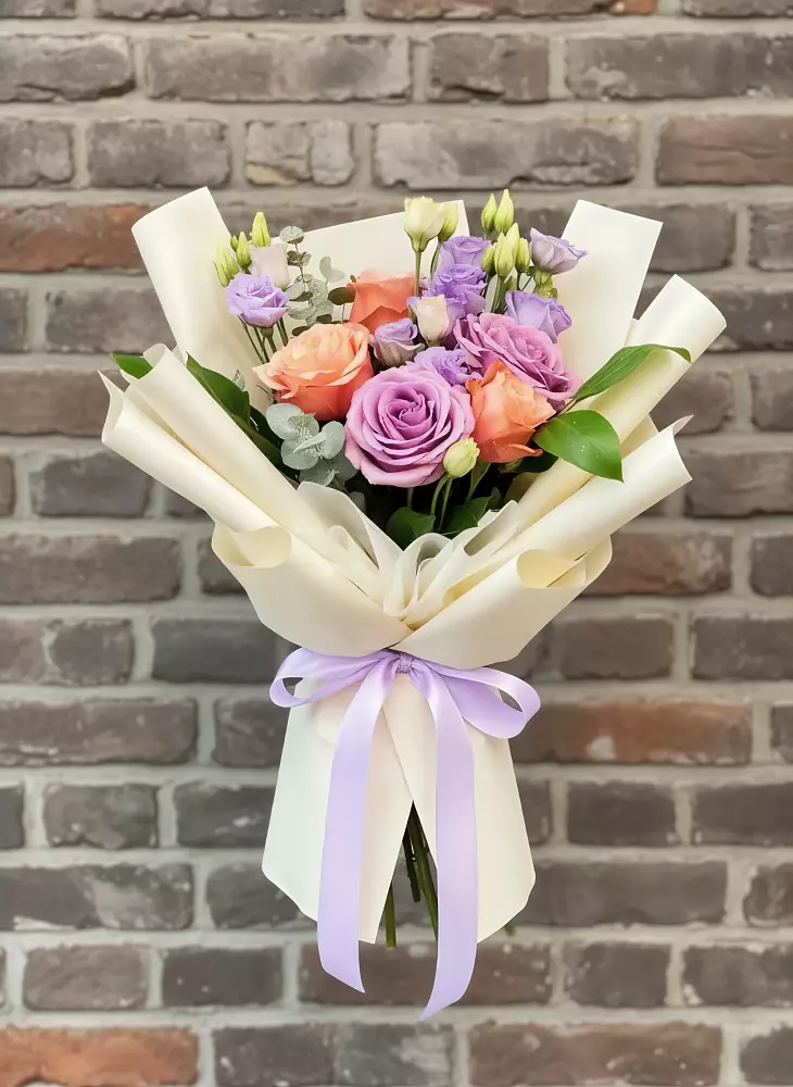 Букет цветов из: Лизиантусы и Розы в Самотовино