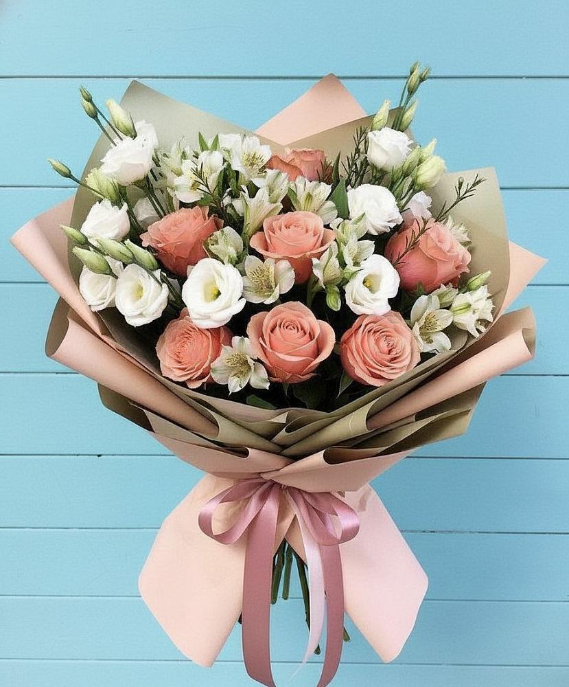 Букет цветов из: Розы, Альстромерии и Лизиантусы в Самотовино