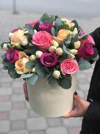 Цветочная композиция из Розы в шляпной коробке в Самотовино