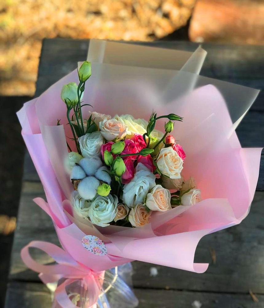 Букет цветов из: Розы и Лизиантусы в Самотовино