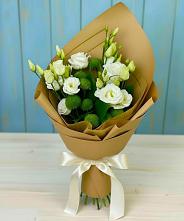 Букет цветов из:  Хризантемы и Лизиантусы в Самотовино