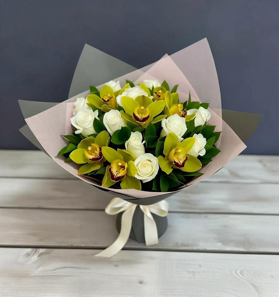 Букет цветов из: Орхидеи и Розы в Самотовино