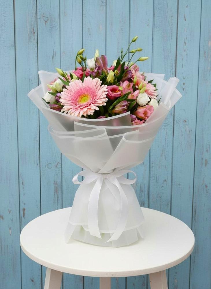 Букет цветов из: Герберы, Альстромерии и Лизиантусы в Самотовино