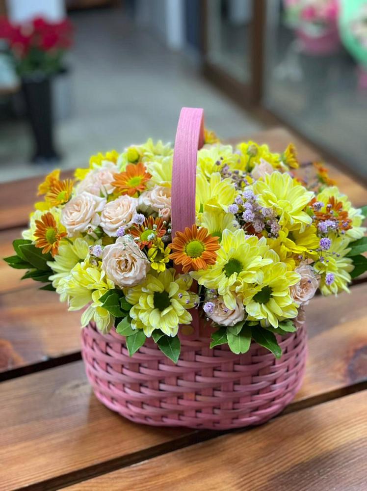 Цветочная композиция из Хризантемы и Розы в корзине в Самотовино