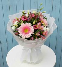 Букет цветов из:  Герберы, Альстромерии и Лизиантусы в Самотовино