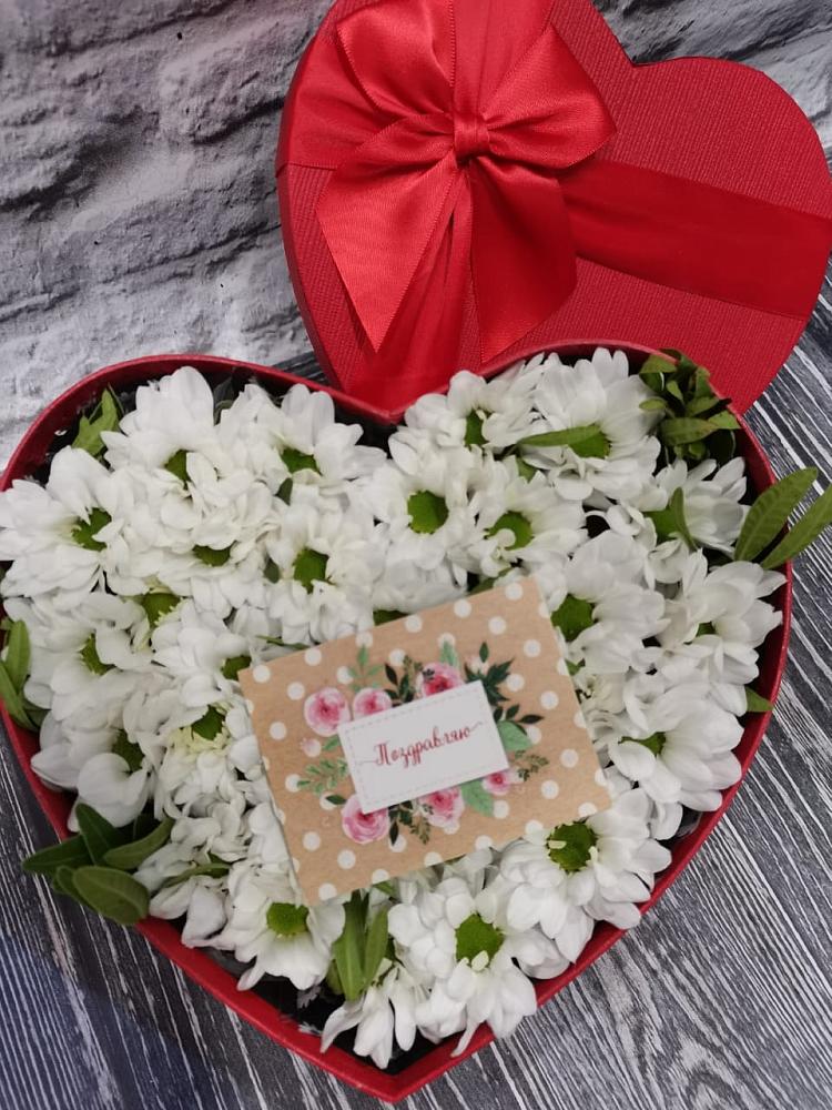 Цветочная композиция из Хризантемы в виде сердца в Самотовино