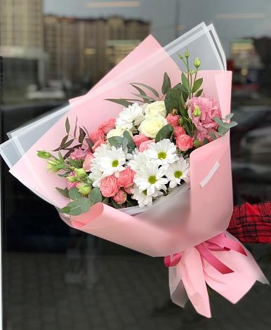 Букет цветов из: Розы, Лизиантусы и Хризантемы в Самотовино